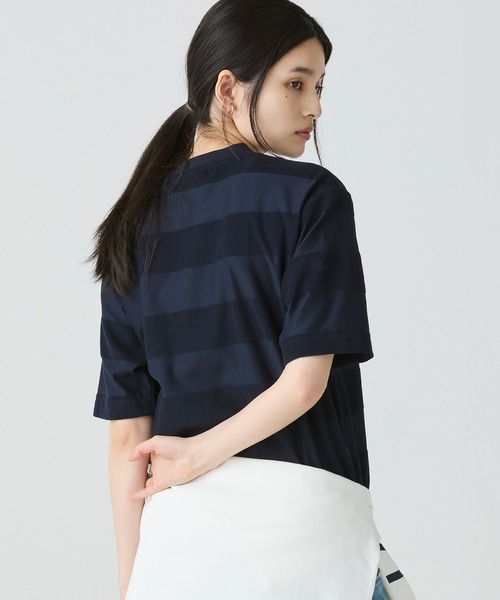 LACOSTE(ラコステ)の「オーバーサイズ パイル地切り替え同色ボーダーTシャツ(Tシャツ/カットソー・メンズ・ネイビー/カーキ/ホワイト/ブラック・2/5/4/3)」の17枚目の写真