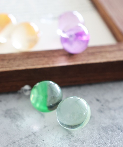 niko and...(ニコアンド)の「カラークリアピアス(ピアス(両耳用)・レディース・パープル/イエロー/グリーン・0)」の2枚目の写真