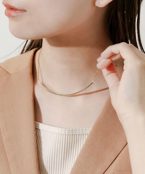 SMELLY（スメリー）の「メタルカーブネックレス（ネックレス・レディース・ゴールド・-）」の2枚目の写真