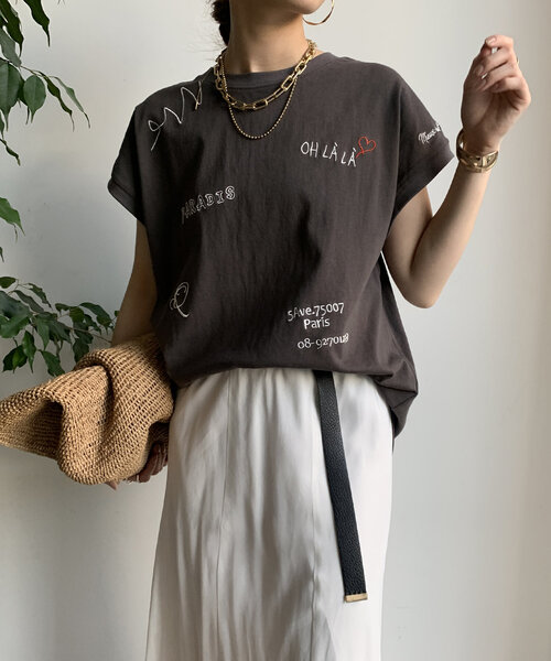 セール】【WEB限定】バックジップランダム刺繍ロゴTEE（Tシャツ