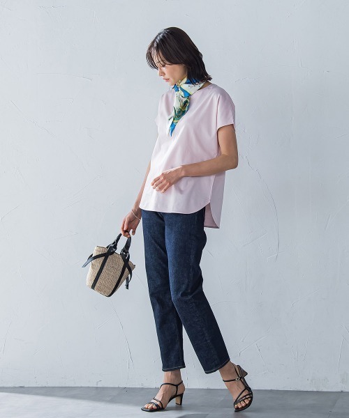 LAUTREAMONT(ロートレアモン)の「【WEB限定】【3サイズ】スムースコットンラウンドヘムカットソー≪洗える/接触冷感≫(Tシャツ/カットソー・レディース・ネイビー/ベージュ/ブラック/ライトブルー/チャコールグレー/ホワイト/ピンク・11号/9号/7号)」の20枚目の写真