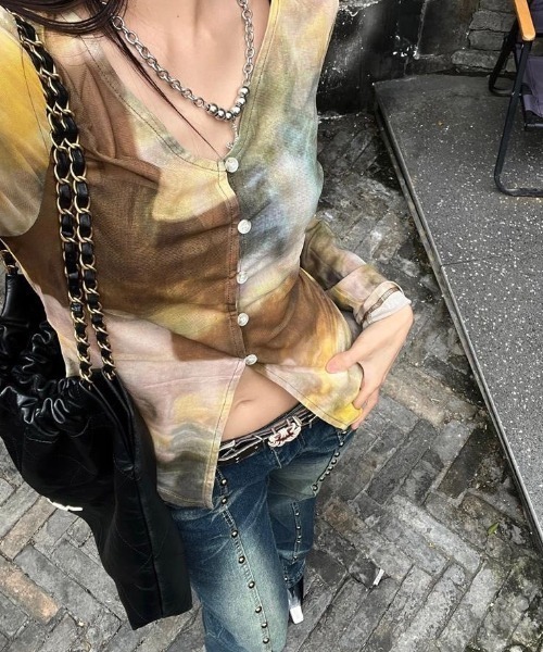 VIBGYOR（ヴィブジョー）の「【LAMPOON】スタッズデニムフレアパンツ（デニムパンツ・レディース・ブルー・MEDIUM/SMALL/LARGE）」の4枚目の写真