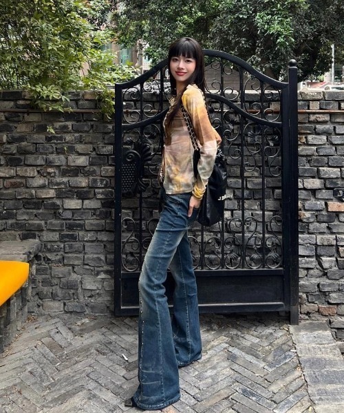 VIBGYOR（ヴィブジョー）の「【LAMPOON】スタッズデニムフレアパンツ（デニムパンツ・レディース・ブルー・MEDIUM/SMALL/LARGE）」の5枚目の写真