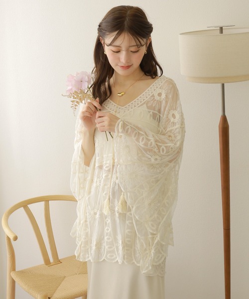 LAULEN（ローレン）の「flower crochet tunic blouse /フラワー クロシェ シアー チュニック ブラウス（シャツ/ブラウス・レディース・アイボリー/ブラック・FREE）」の3枚目の写真
