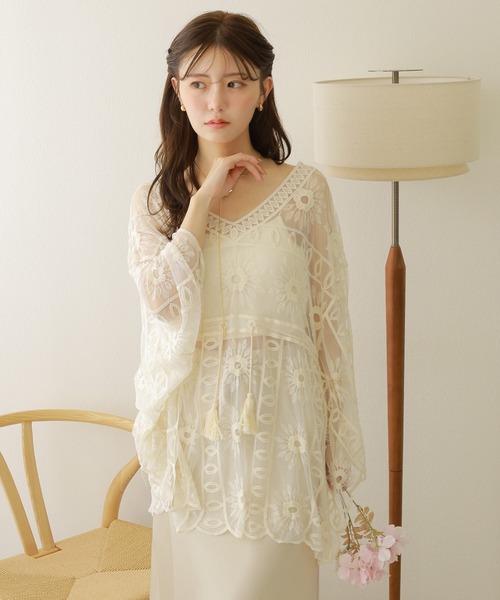 LAULEN（ローレン）の「flower crochet tunic blouse /フラワー クロシェ シアー チュニック ブラウス（シャツ/ブラウス・レディース・アイボリー/ブラック・FREE）」の6枚目の写真