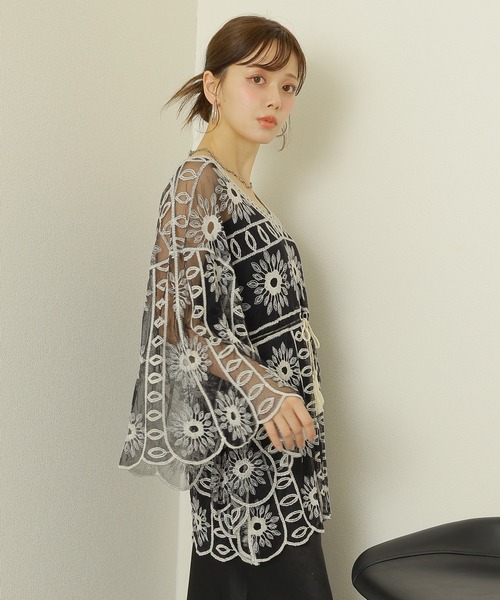 LAULEN（ローレン）の「flower crochet tunic blouse /フラワー クロシェ シアー チュニック ブラウス（シャツ/ブラウス・レディース・アイボリー/ブラック・FREE）」の9枚目の写真
