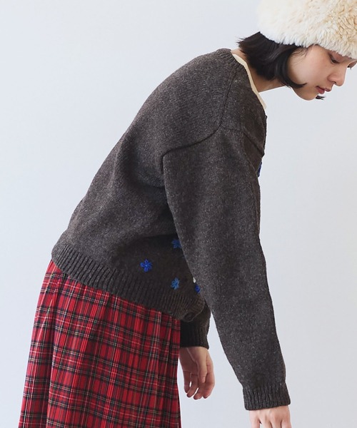 bulle de savon（ビュルデサボン）の「△ペルーハンドニット ブーケ刺繍カーディガン（カーディガン/ボレロ・レディース・ホワイト/ダークブラウン・FREE）」の21枚目の写真