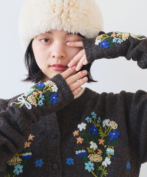 bulle de savon（ビュルデサボン）の「△ペルーハンドニット ブーケ刺繍カーディガン（カーディガン/ボレロ・レディース・ホワイト/ダークブラウン・FREE）」の20枚目の写真