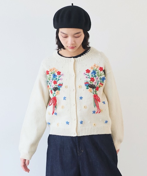 bulle de savon（ビュルデサボン）の「△ペルーハンドニット ブーケ刺繍カーディガン（カーディガン/ボレロ・レディース・ホワイト/ダークブラウン・FREE）」の4枚目の写真