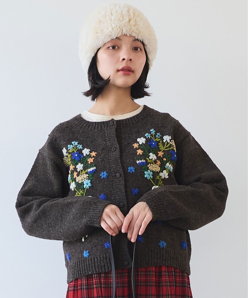 bulle de savon（ビュルデサボン）の「△ペルーハンドニット ブーケ刺繍カーディガン（カーディガン/ボレロ・レディース・ホワイト/ダークブラウン・FREE）」の15枚目の写真
