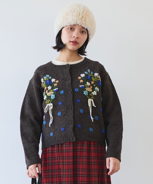 bulle de savon（ビュルデサボン）の「△ペルーハンドニット ブーケ刺繍カーディガン（カーディガン/ボレロ・レディース・ホワイト/ダークブラウン・FREE）」の17枚目の写真