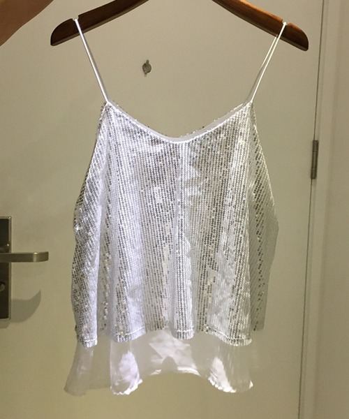 DAY CLOSET(デイ クローゼット)の「レディース 煌めきで視線ひとり占め。スパンコールシースルーキャミソール(キャミソール・レディース・ブラック/エメラルド/ベージュ/ホワイト・FREE)」の6枚目の写真