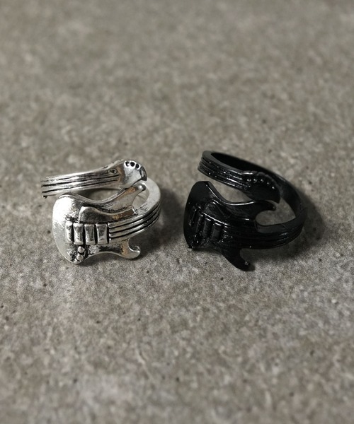 Port(ポート)の「【 Port / ポート 】 ヴィンテージ ギター モチーフ リング_(リング・レディース・ブラック/シルバー・FREE)」の2枚目の写真