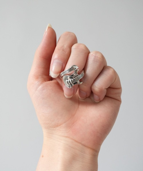 Port(ポート)の「【 Port / ポート 】 ヴィンテージ ギター モチーフ リング_(リング・レディース・ブラック/シルバー・FREE)」の9枚目の写真