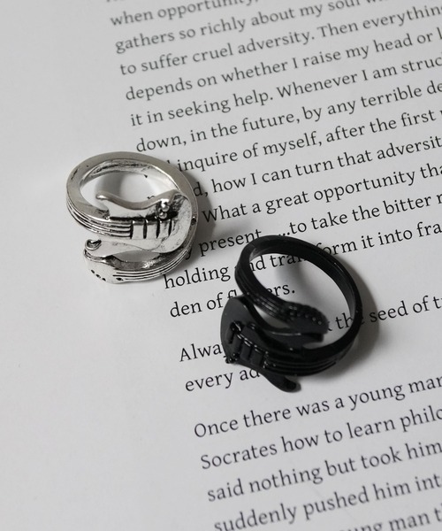 Port(ポート)の「【 Port / ポート 】 ヴィンテージ ギター モチーフ リング_(リング・レディース・ブラック/シルバー・FREE)」の3枚目の写真