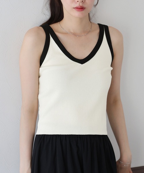 BLUEEAST（ブルーイースト）の「2WAYバイカラータンクトップ（タンクトップ・レディース・オフホワイト/ブラック/グレイッシュベージュ・MEDIUM）」の2枚目の写真