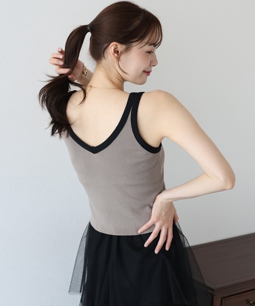 BLUEEAST（ブルーイースト）の「2WAYバイカラータンクトップ（タンクトップ・レディース・オフホワイト/ブラック/グレイッシュベージュ・MEDIUM）」の11枚目の写真