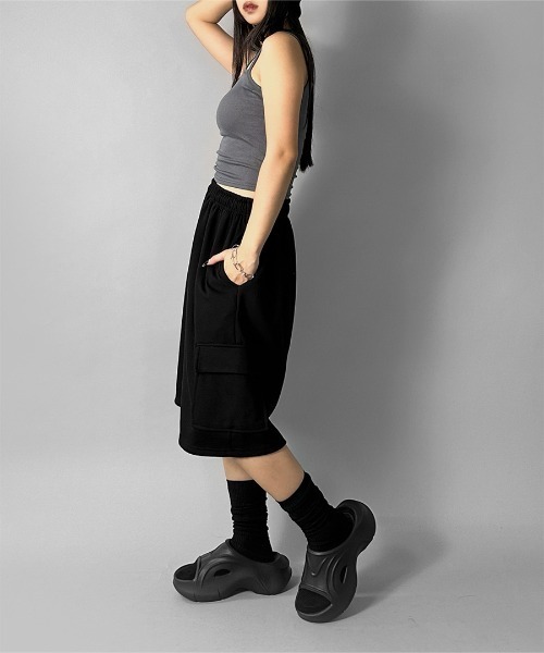 LVEU.(ラブユ.)の「【LVEU.】ストラップデザインタンクトップ / トップス カットソー リブ タンクトップ ストラップ インナー レイヤード ブラック ホワイト グレー カーキ(タンクトップ・レディース・カーキ/ホワイト/ブラック/グレー・FREE)」の20枚目の写真