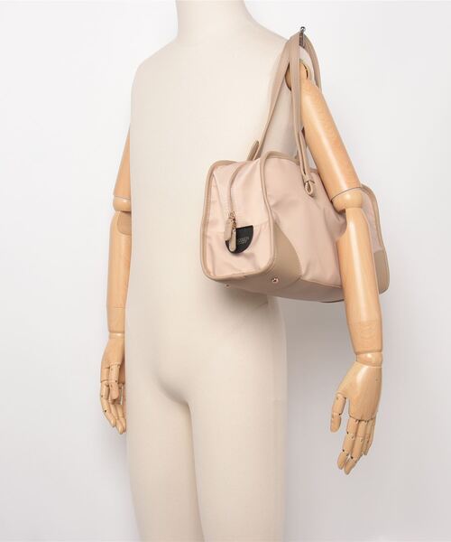 THEATRE PRODUCTS(シアタープロダクツ)の「ナイロンツイルスクエアハンドバッグL(ボストンバッグ・レディース・ブラック/ベージュ/ブラウン・FREE)」の4枚目の写真