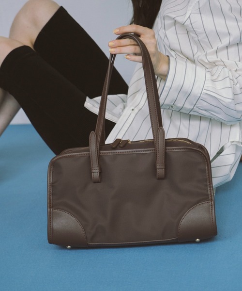 THEATRE PRODUCTS(シアタープロダクツ)の「ナイロンツイルスクエアハンドバッグL(ボストンバッグ・レディース・ブラック/ベージュ/ブラウン・FREE)」の3枚目の写真