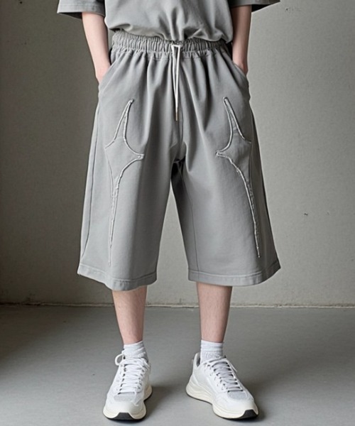 Agem 白 パッチ入り ストリートパンツ Agem 白 パッチ入り ストリートパンツ（パッチワークファー
