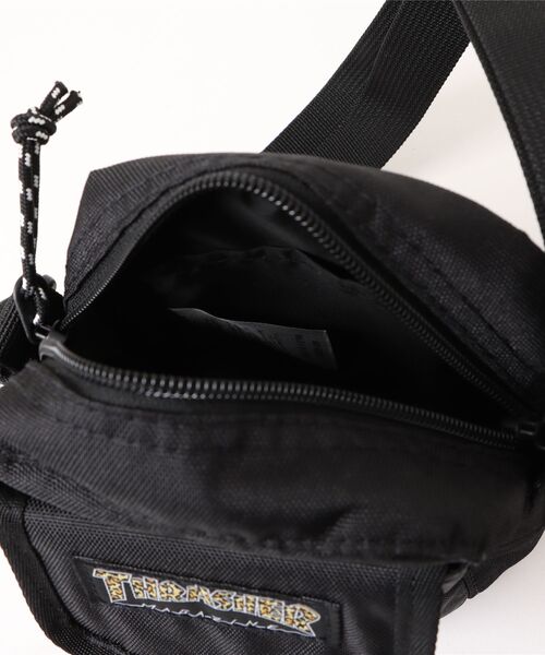 THRASHER(スラッシャー)の「【THRASHER/スラッシャー】Mini Shoulder Pouch<タテ> ショルダーポーチ ブランドロゴ(ボディバッグ/ウエストポーチ・メンズ・ブラック/ブラック系その他/ブラック×ホワイト・FREE)」の5枚目の写真
