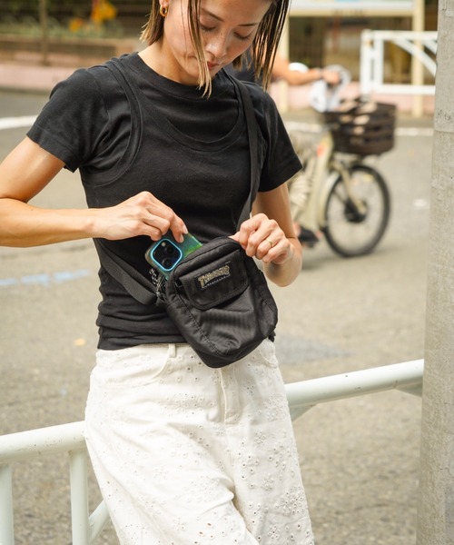 THRASHER(スラッシャー)の「【THRASHER/スラッシャー】Mini Shoulder Pouch<タテ> ショルダーポーチ ブランドロゴ(ボディバッグ/ウエストポーチ・メンズ・ブラック/ブラック系その他/ブラック×ホワイト・FREE)」の11枚目の写真