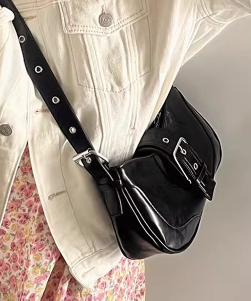 SANSeLF（サンセルフ）の「【SANSeLF】 バックルポイントショルダーバッグ セミサークルフォルム ワンストラップ saa25a038（ハンドバッグ・レディース・ブラック/シルバー・FREE）」の7枚目の写真