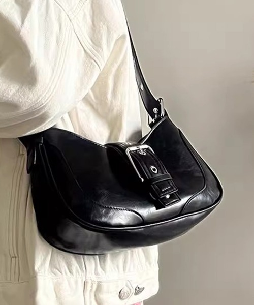 SANSeLF（サンセルフ）の「【SANSeLF】 バックルポイントショルダーバッグ セミサークルフォルム ワンストラップ saa25a038（ハンドバッグ・レディース・ブラック/シルバー・FREE）」の8枚目の写真