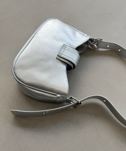 SANSeLF（サンセルフ）の「【SANSeLF】 バックルポイントショルダーバッグ セミサークルフォルム ワンストラップ saa25a038（ハンドバッグ・レディース・ブラック/シルバー・FREE）」の14枚目の写真