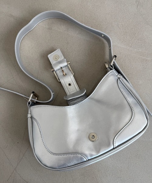 SANSeLF（サンセルフ）の「【SANSeLF】 バックルポイントショルダーバッグ セミサークルフォルム ワンストラップ saa25a038（ハンドバッグ・レディース・ブラック/シルバー・FREE）」の15枚目の写真