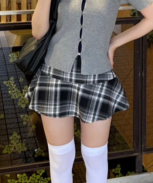 continuer de NICE CLAUP(コンティニューデナイスクラップ)の「チェックニミスカパンツ(スカート・レディース・ブラック系その他/ブラウン系その他・FREE)」の1枚目の写真