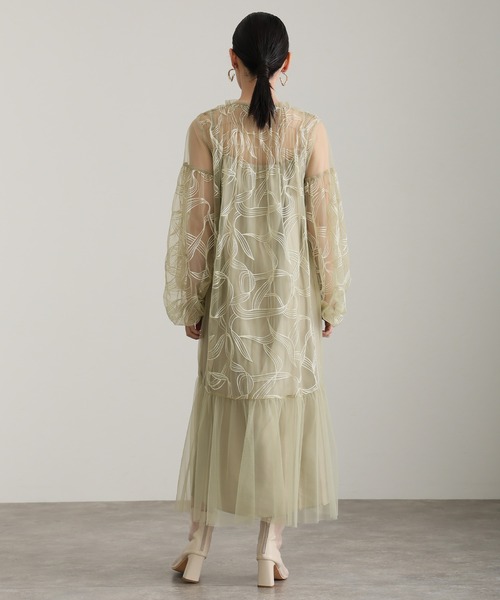 atlo（アトロ）の「刺繍リボンエンブロイダリーレイヤード フレア チュール パーティー ドレス お呼ばれ 袖あり&ミモレ丈 同窓会 成人式 フォーマル オケージョンドレス 結婚式 二次会 謝恩会 20代 30代（ドレス・レディース・グリーン/チャコール/グレー/ブラック・M）」の11枚目の写真