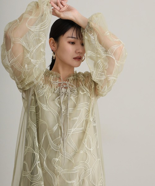 atlo（アトロ）の「刺繍リボンエンブロイダリーレイヤード フレア