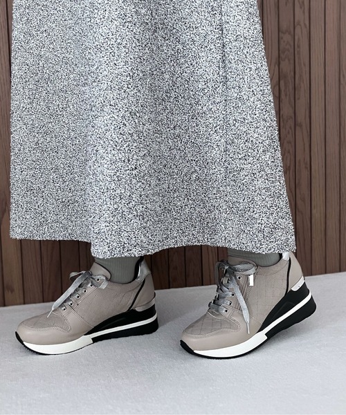 enchanted(エンチャンテッド)の「キルティングレースアップウェッジスニーカー(スニーカー・レディース・キャメル/ベージュ/ブラック/グレイッシュベージュ・S/M/L/LL)」の3枚目の写真