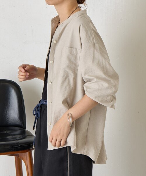 Jena espace merveilleux(ジェナ エスパスメルヴェイユ)の「ピーチスキンバックタックシャツ(シャツ/ブラウス・レディース・ブラック/ベージュ/ライトグレー・FREE)」の17枚目の写真