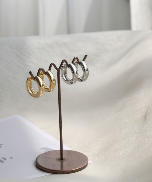colleca la(コレカラ)の「スプリングワンタッチ プランプフープピアス(ピアス(両耳用)・レディース・シルバー/ゴールド・FREE)」の6枚目の写真