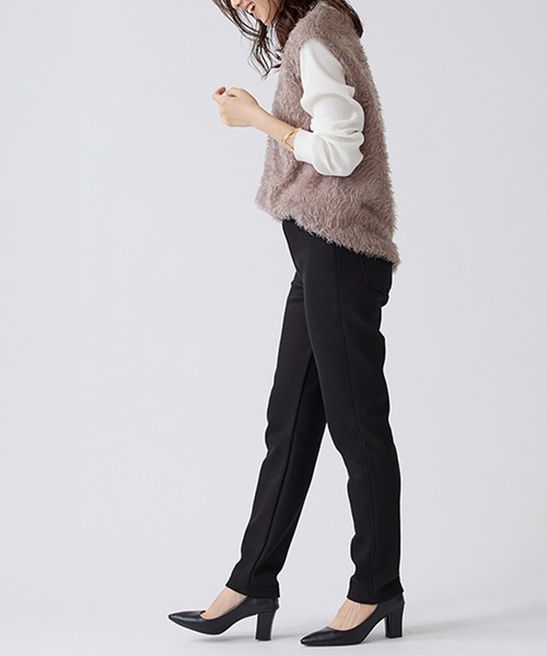 BELLUNA PLUS(ベルーナ)の「裏ベロアストレッチ素材レギンスパンツ70(その他パンツ・レディース・チャコール/ブラック/モスグリーン/アイボリー/インディゴブルー・SMALL/X-LARGE/MEDIUM/LARGE)」の13枚目の写真