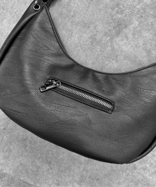 LVEU.(ラブユ.)の「【LVEU.】リングデザインハンドバッグ / バッグ BAG 鞄 ショルダー ワンショル 三日月 リング 合皮 合成皮革 ブラック(ショルダーバッグ・レディース・ブラック・FREE)」の6枚目の写真