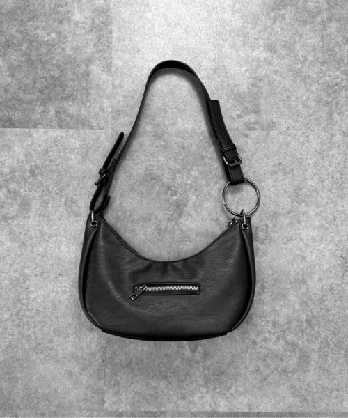 LVEU.(ラブユ.)の「【LVEU.】リングデザインハンドバッグ / バッグ BAG 鞄 ショルダー ワンショル 三日月 リング 合皮 合成皮革 ブラック(ショルダーバッグ・レディース・ブラック・FREE)」の10枚目の写真