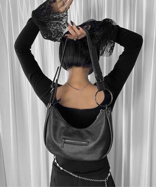LVEU.(ラブユ.)の「【LVEU.】リングデザインハンドバッグ / バッグ BAG 鞄 ショルダー ワンショル 三日月 リング 合皮 合成皮革 ブラック(ショルダーバッグ・レディース・ブラック・FREE)」の14枚目の写真