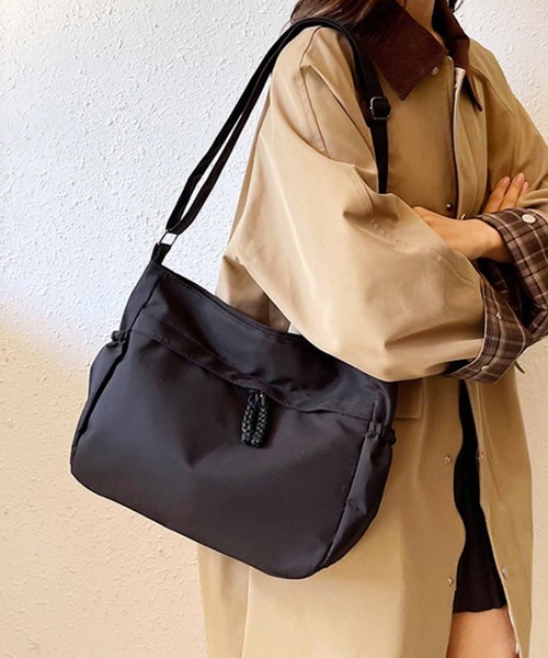 Mignonjour（ミニョンジュール）の「FReePLACe/大容量 ショルダーバッグ X12641（ショルダーバッグ・レディース・ブラック/アイボリー・FREE）」の2枚目の写真