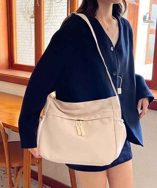 Mignonjour（ミニョンジュール）の「FReePLACe/大容量 ショルダーバッグ X12641（ショルダーバッグ・レディース・ブラック/アイボリー・FREE）」の3枚目の写真