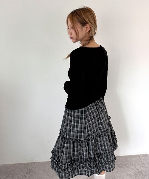 4INT.(フォイント)の「サイドシャーリング Vネック ロングスリーブ インナー Tシャツ(Tシャツ/カットソー・レディース・ブラック/ホワイト/ブラウン/ピンク/グレー/チャコール・FREE)」の9枚目の写真