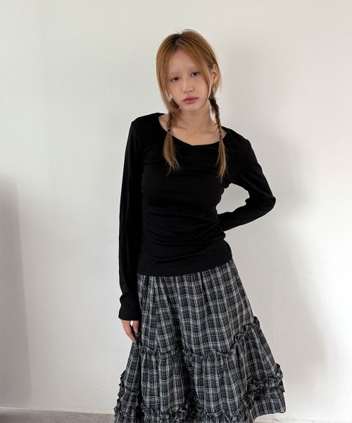 4INT.(フォイント)の「サイドシャーリング Vネック ロングスリーブ インナー Tシャツ(Tシャツ/カットソー・レディース・ブラック/ホワイト/ブラウン/ピンク/グレー/チャコール・FREE)」の11枚目の写真