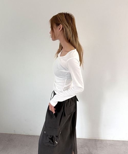 4INT.(フォイント)の「サイドシャーリング Vネック ロングスリーブ インナー Tシャツ(Tシャツ/カットソー・レディース・ブラック/ホワイト/ブラウン/ピンク/グレー/チャコール・FREE)」の17枚目の写真