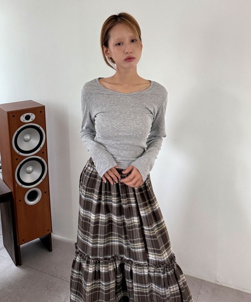 4INT.(フォイント)の「サイドシャーリング Vネック ロングスリーブ インナー Tシャツ(Tシャツ/カットソー・レディース・ブラック/ホワイト/ブラウン/ピンク/グレー/チャコール・FREE)」の22枚目の写真