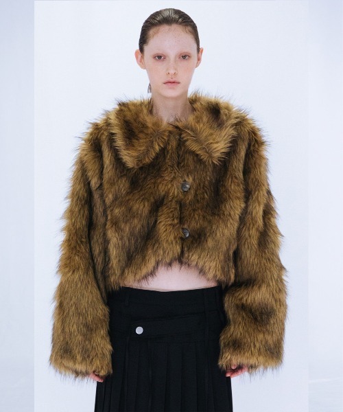 VIAVANDA（ヴィアヴァンダ）の「FAKE FUR SHORT JACKET（その他アウター・レディース・イエロー/ブラウン・FREE）」の2枚目の写真