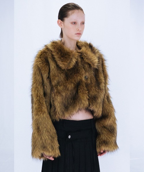 VIAVANDA（ヴィアヴァンダ）の「FAKE FUR SHORT JACKET（その他アウター・レディース・イエロー/ブラウン・FREE）」の3枚目の写真