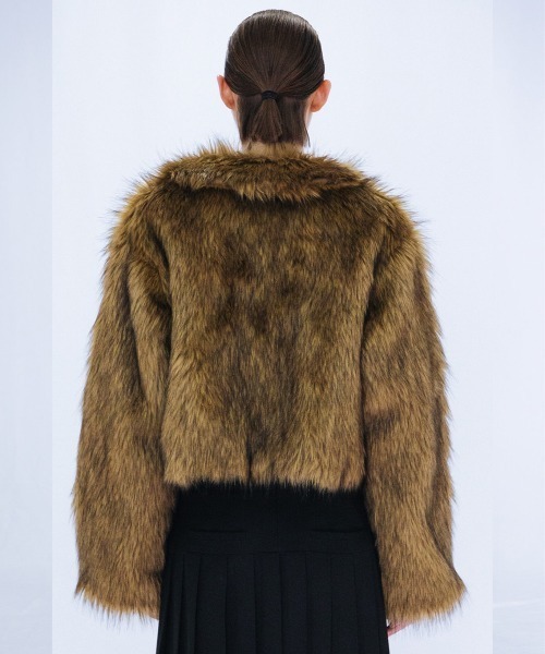 VIAVANDA（ヴィアヴァンダ）の「FAKE FUR SHORT JACKET（その他アウター・レディース・イエロー/ブラウン・FREE）」の4枚目の写真